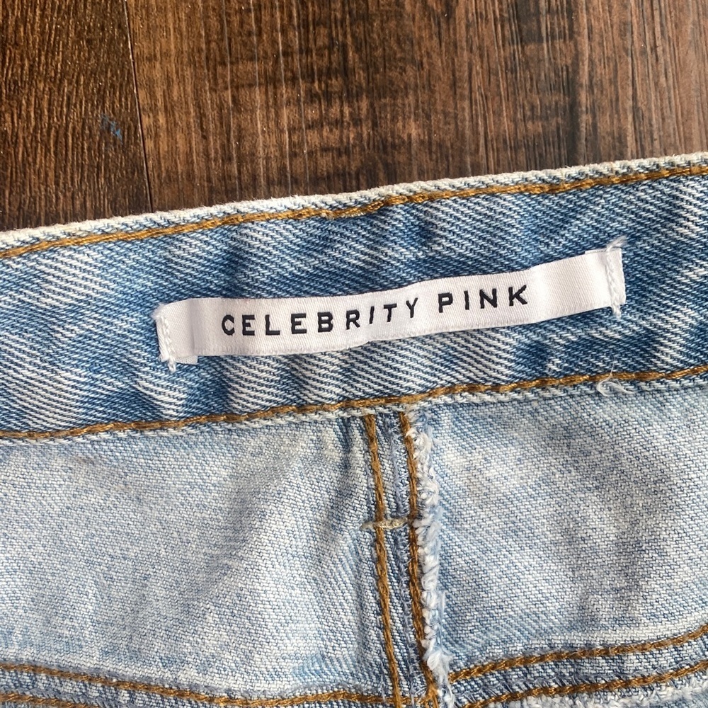 ❤️Celebrity Pink Ripped Light Blue Jean Shorts - Picture 2 of 8
